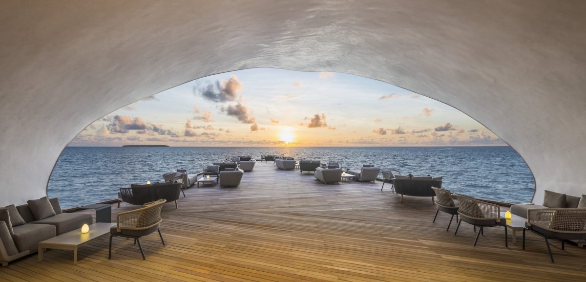 Das The St. Regis Maldives Vommuli Resort bietet Gästen alle Annehmlichkeiten. Der eigentliche Luxus in dem fragilen und bedrohten Inselparadies ist jedoch Zeit. Foto: © The St. Regis Maldives Vommuli Resort